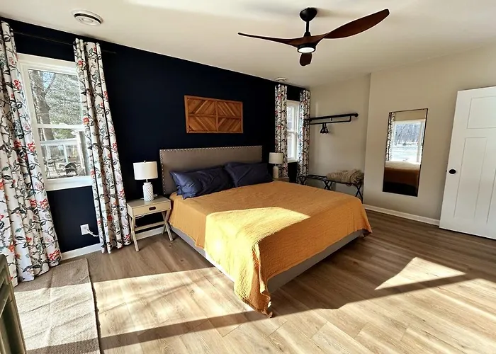 Escape To The Riverfront Hideaway Holiday home *