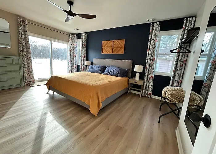 Escape To The Riverfront Hideaway *