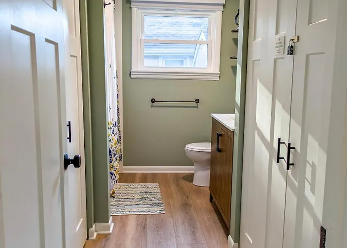 Escape To The Riverfront Hideaway Momence