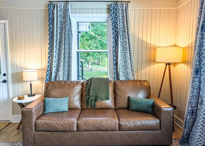Escape To The Riverfront Hideaway Holiday home *