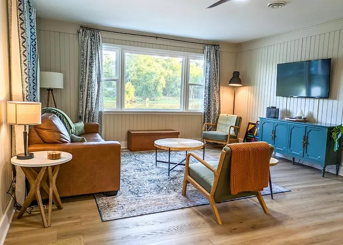 Escape To The Riverfront Hideaway * Momence
