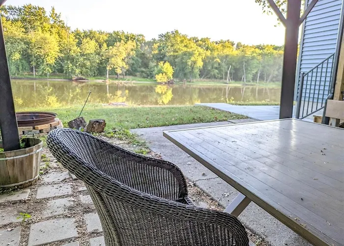 Escape To The Riverfront Hideaway Holiday home
