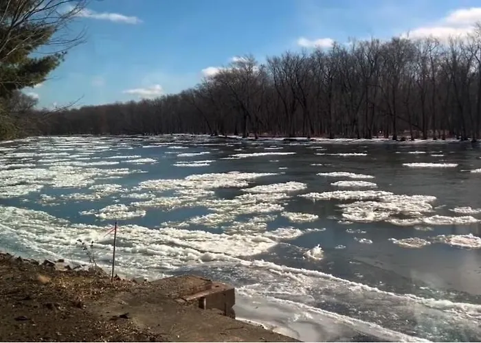 Escape To The Riverfront Hideaway *