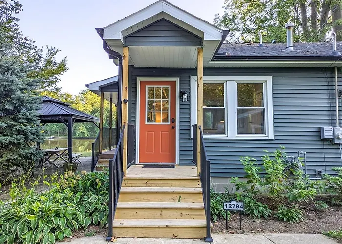 Escape To The Riverfront Hideaway Holiday home