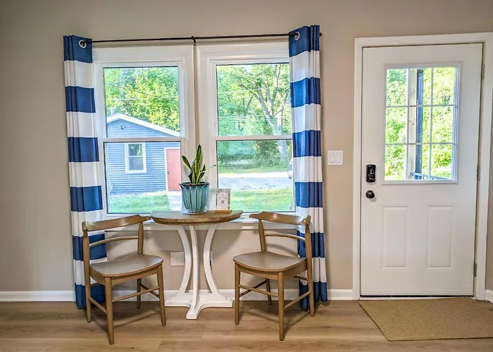 Escape To The Riverfront Hideaway Holiday home
