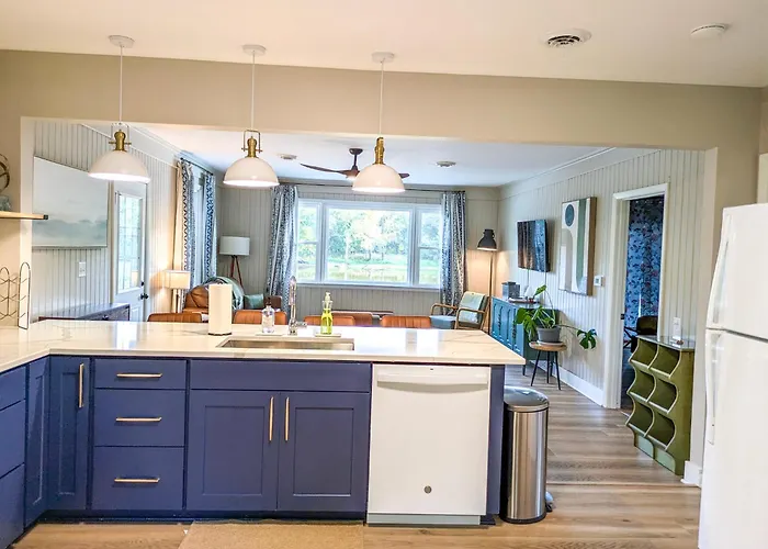 Holiday home Escape To The Riverfront Hideaway *