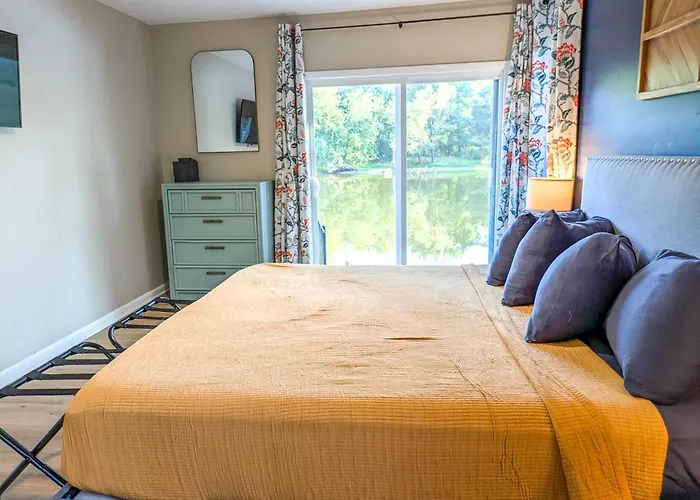 Escape To The Riverfront Hideaway *