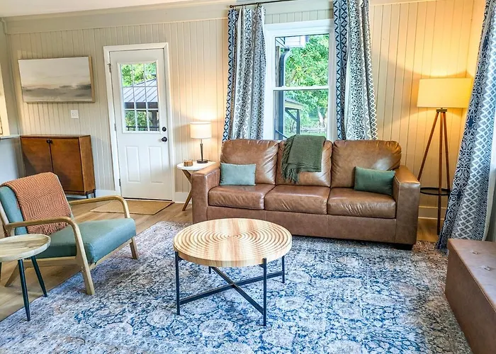 Escape To The Riverfront Hideaway Holiday home *