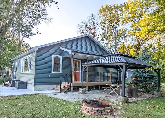 Holiday home Escape To The Riverfront Hideaway Momence
