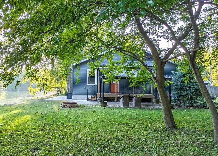 Escape To The Riverfront Hideaway Holiday home Momence