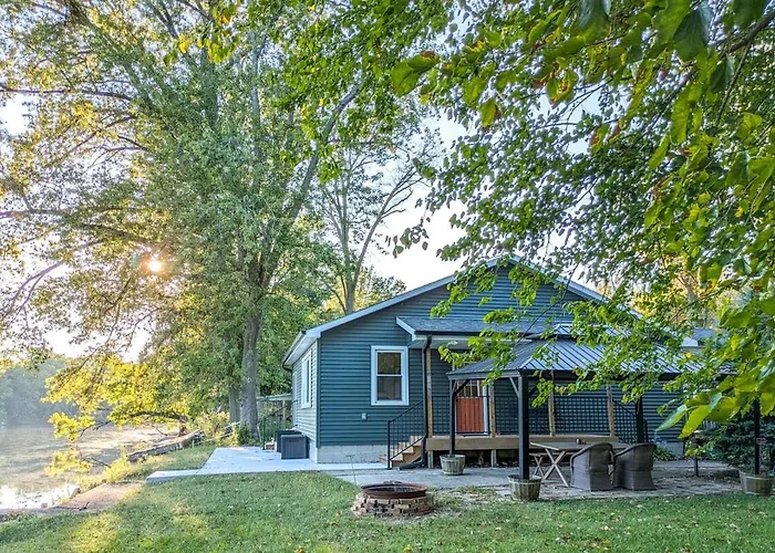 Escape To The Riverfront Hideaway *