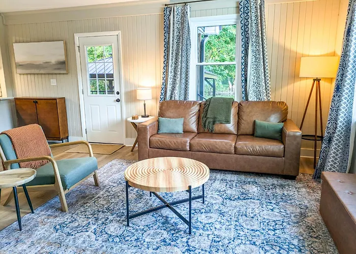 Escape To The Riverfront Hideaway Holiday home *