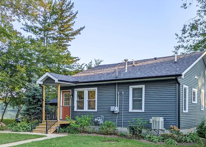 Holiday home Escape To The Riverfront Hideaway *
