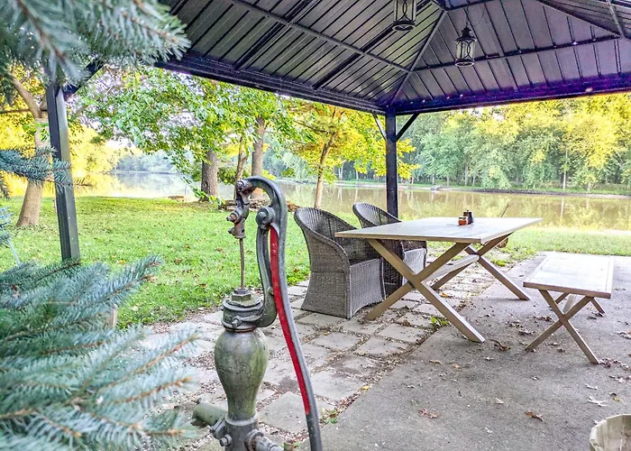 Holiday home Escape To The Riverfront Hideaway Momence